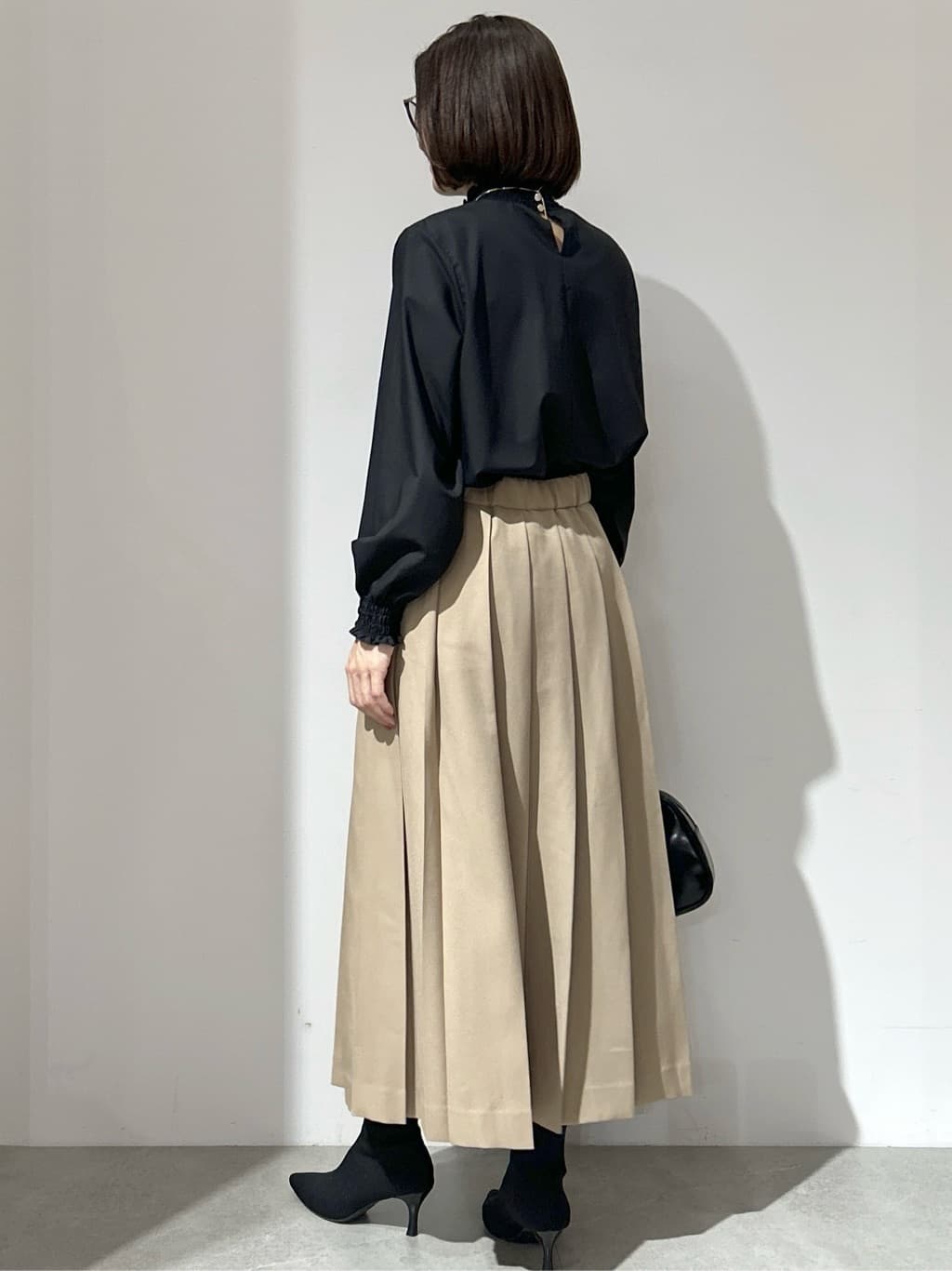 NAKAさんの「OPAQUE.CLIP｜ワイドプリーツスカート【洗濯機OK】」を使ったコーディネート