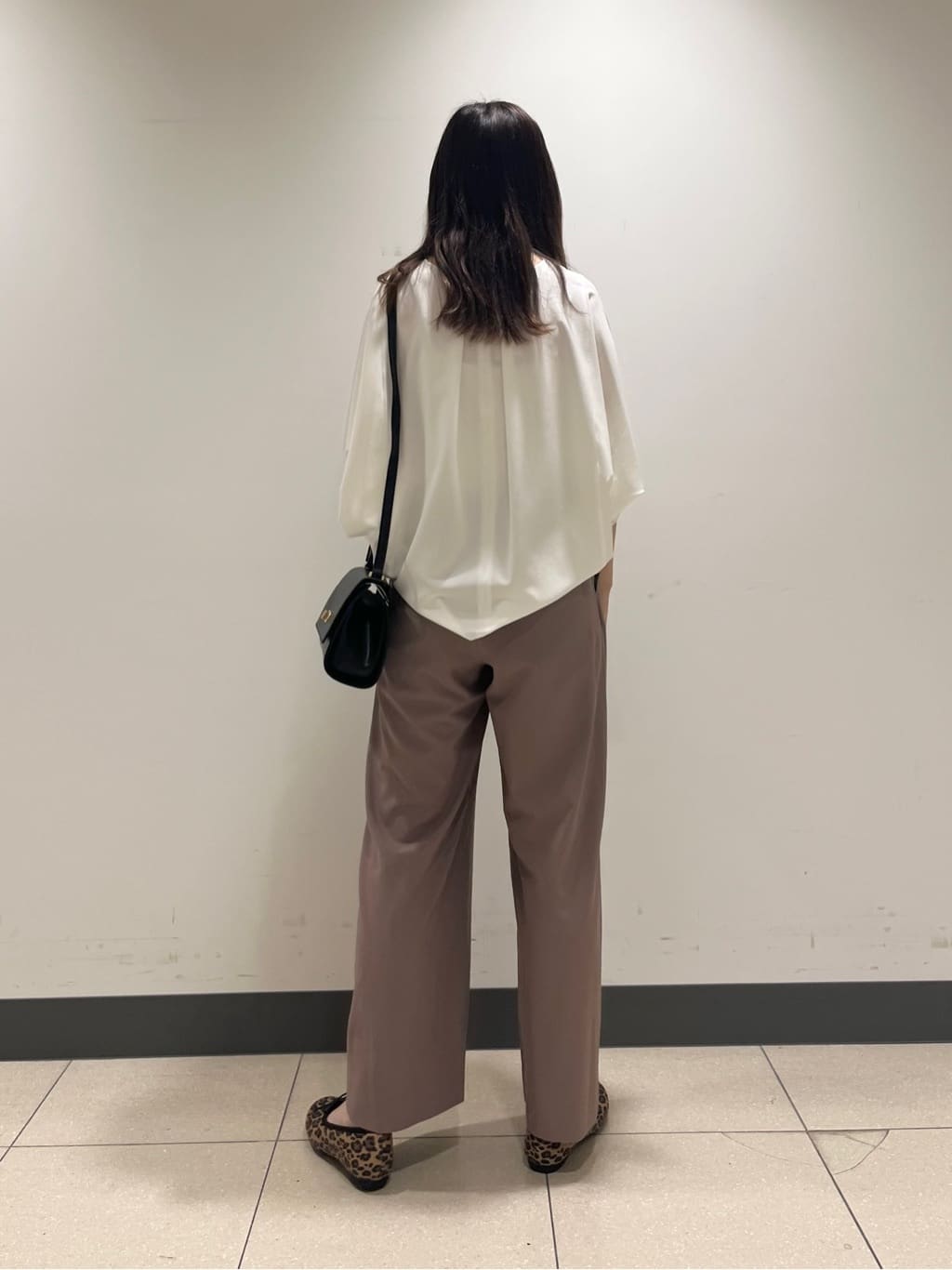 shokoさんの「INDIVI｜【体型カバー/SETUP可能】ジョーゼット　ドルマンブラウス」を使ったコーディネート