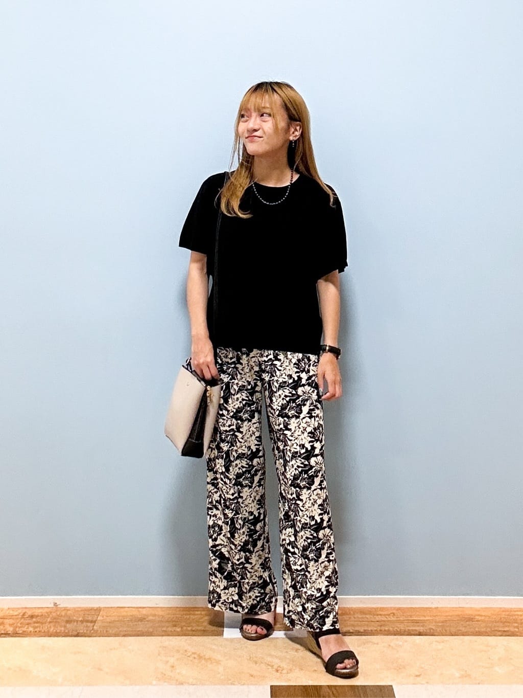 mikoさんの「SHOO･LA･RUE｜キラッと光るラメとスパンコールが印象的 メッシュカーディガン」を使ったコーディネート
