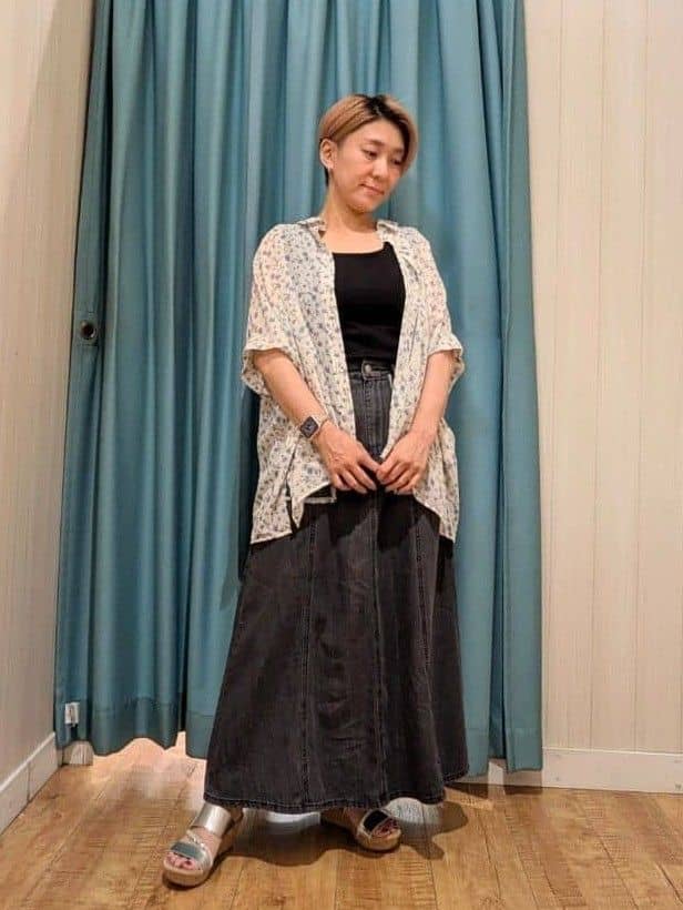 ユカさんの「SHOO･LA･RUE｜◆キラキラループマガールサンダル」を使ったコーディネート