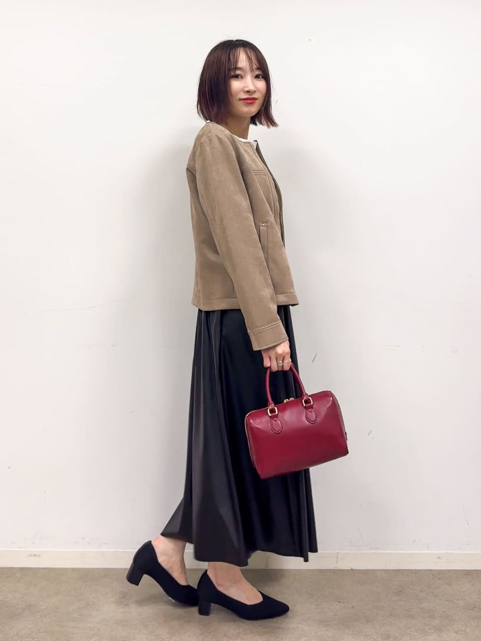 𝐜𝐡𝐢𝐤𝐚さんの「SHOO･LA･RUE｜【S-LL】美しく見せる ボートネックロンT」を使ったコーディネート
