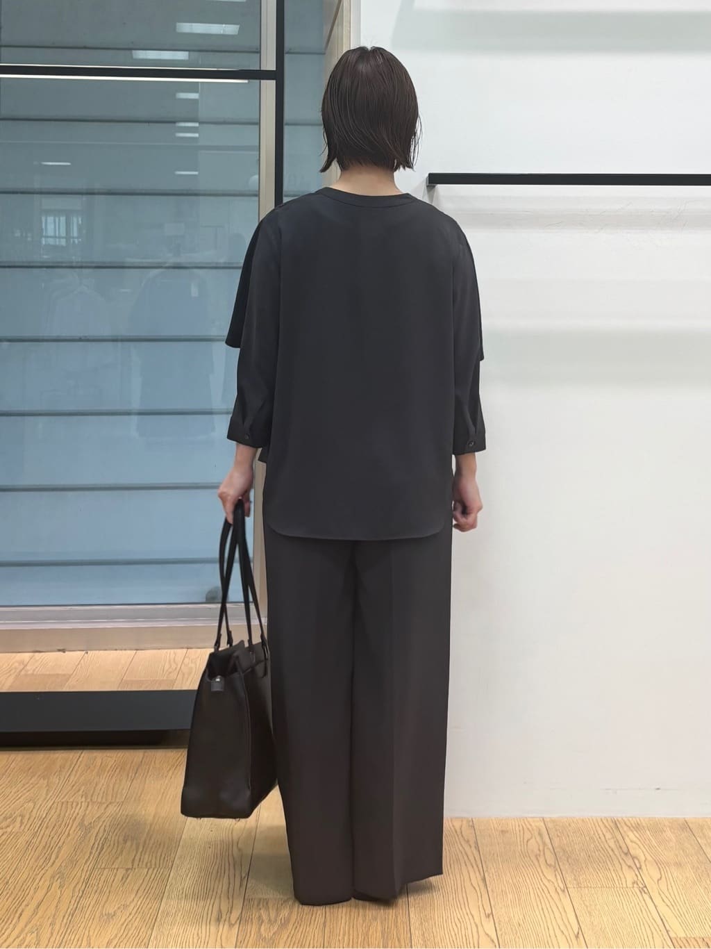 asamiさんの「INDIVI｜【羽織りとしても活躍！】ケープカラーブラウス」を使ったコーディネート
