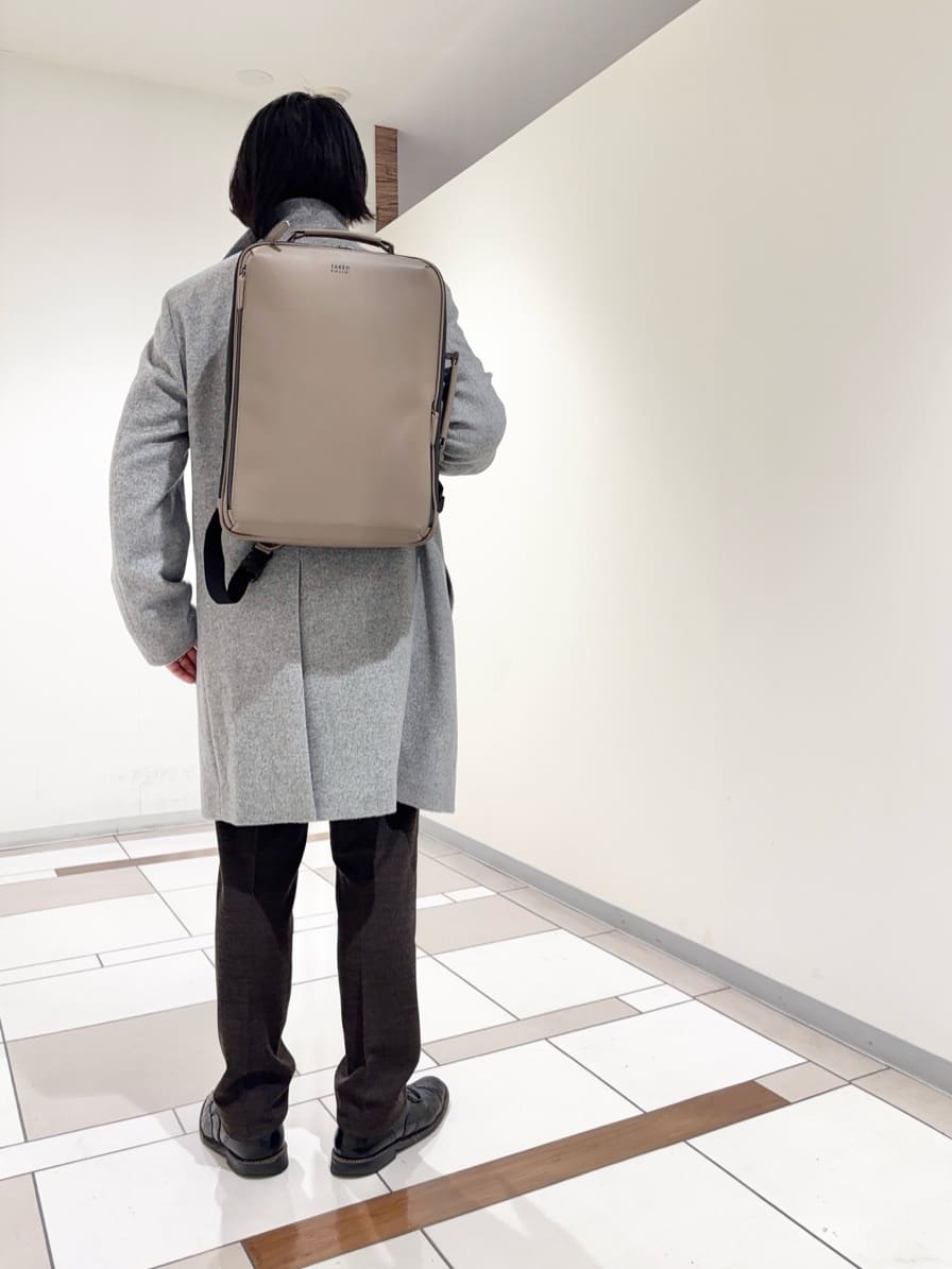 及川さんの「TAKEO KIKUCHI｜【ウールカシミヤブレンド】ビーバー調 スタンドカラー コート」を使ったコーディネート