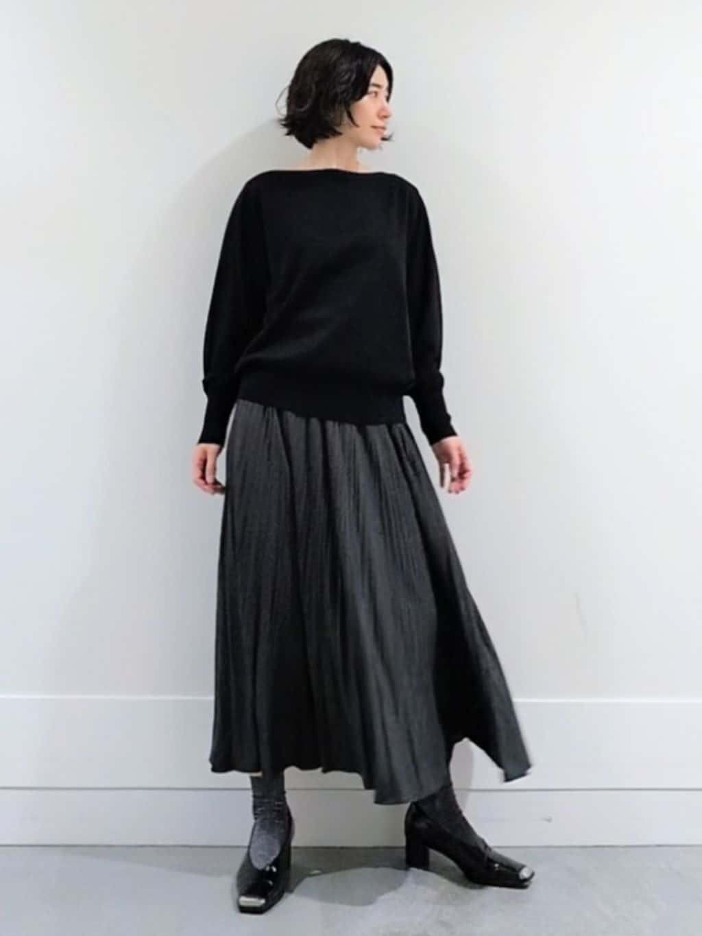 ミズタさんの「UNTITLED｜【アンサンブル可/洗える】シルクウールカシミヤ ドルマンスリーブニット」を使ったコーディネート