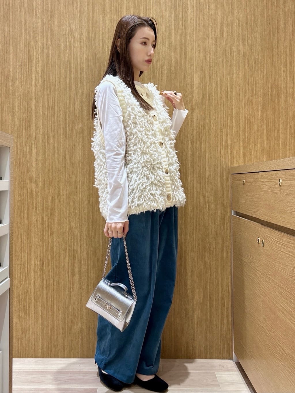 maiさんの「OPAQUE.CLIP｜ループヤーンニットベスト【洗濯機OK】」を使ったコーディネート