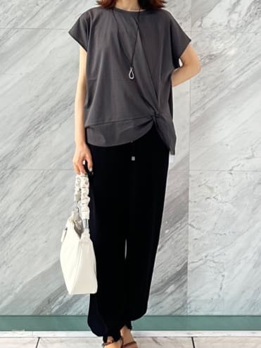 Miwaさんの「UNTITLED｜【洗える/Tシャツ】ツイストプルオーバー」を使ったコーディネート
