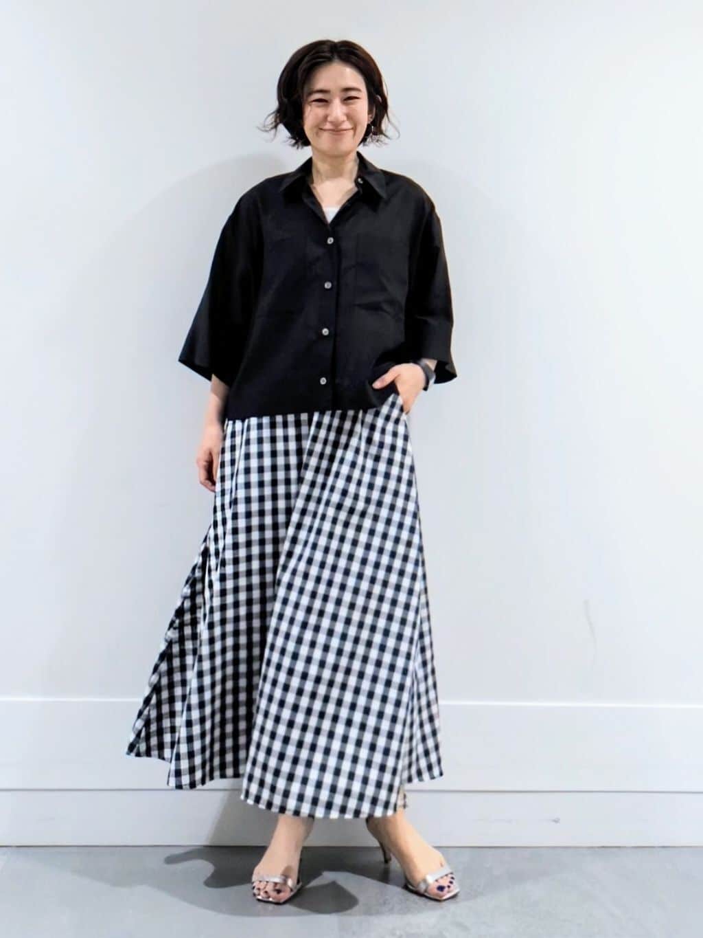 ミズタさんの「UNTITLED｜【前開き/洗える】ショート丈シアーシャツ」を使ったコーディネート
