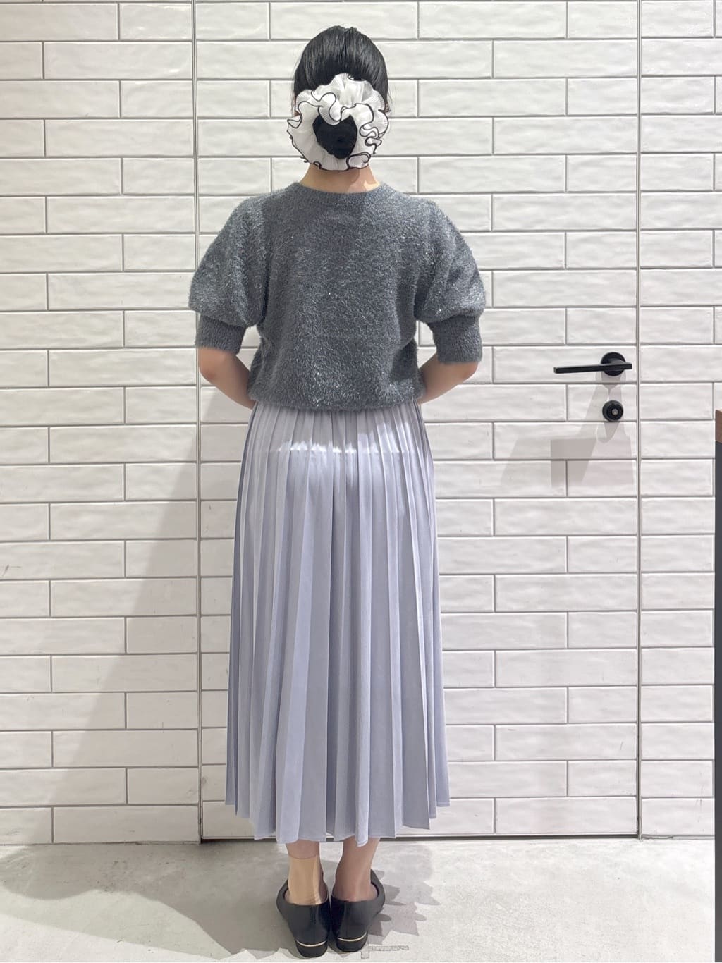 ayumiさんの「OPAQUE.CLIP｜キラキラボリュームスリーブニット【洗濯機洗い可】」を使ったコーディネート