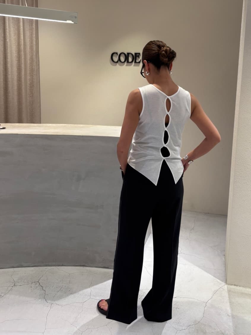 ibuさんの「CODE A｜line zip trousers」を使ったコーディネート