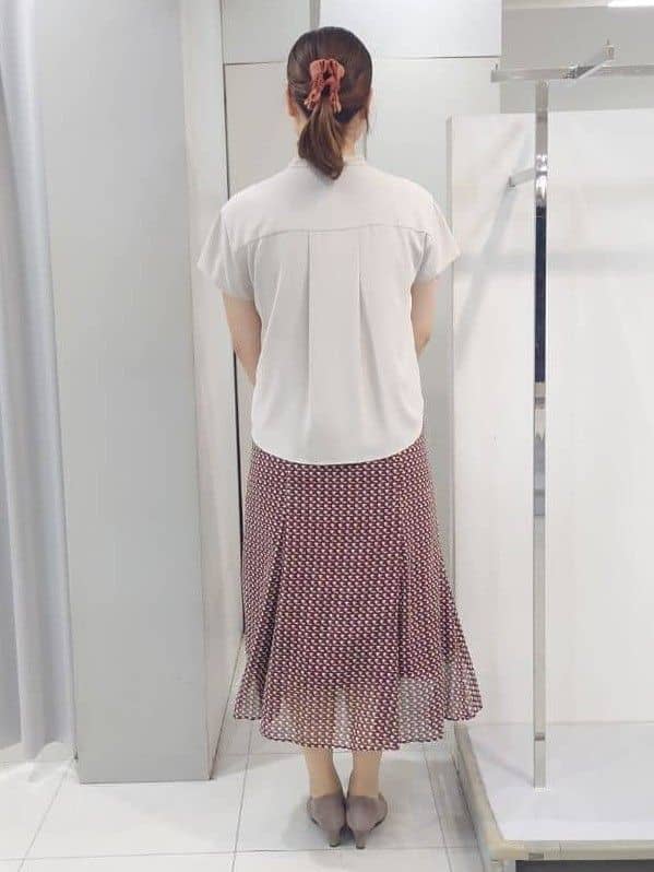 AZUSAさんの「Reflect｜【インナーに◎／すっきり見え！長め丈】タックデティールブラウス」を使ったコーディネート