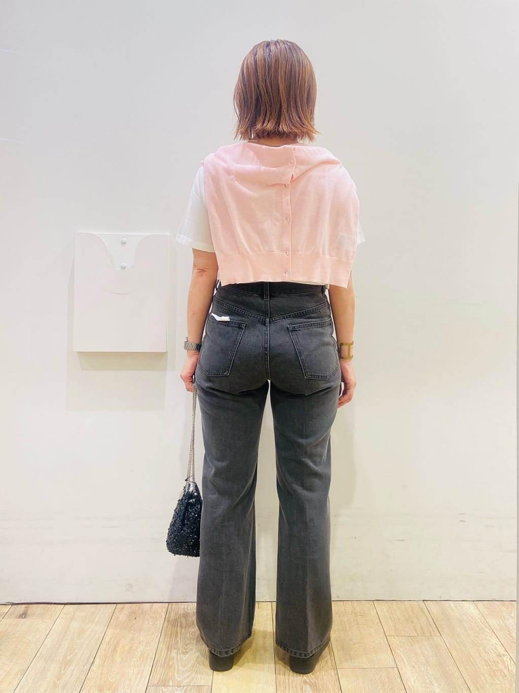 YUKOさんの「index｜《7色展開／XS-LLサイズ》ビジューボタンクルーネックカーディガン【洗濯機洗い可】」を使ったコーディネート