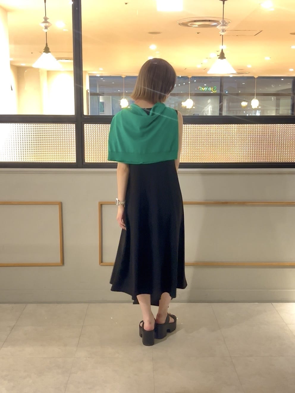 kumiさんの「INDIVI｜【美シルエット】ノースリーブワンピース」を使ったコーディネート