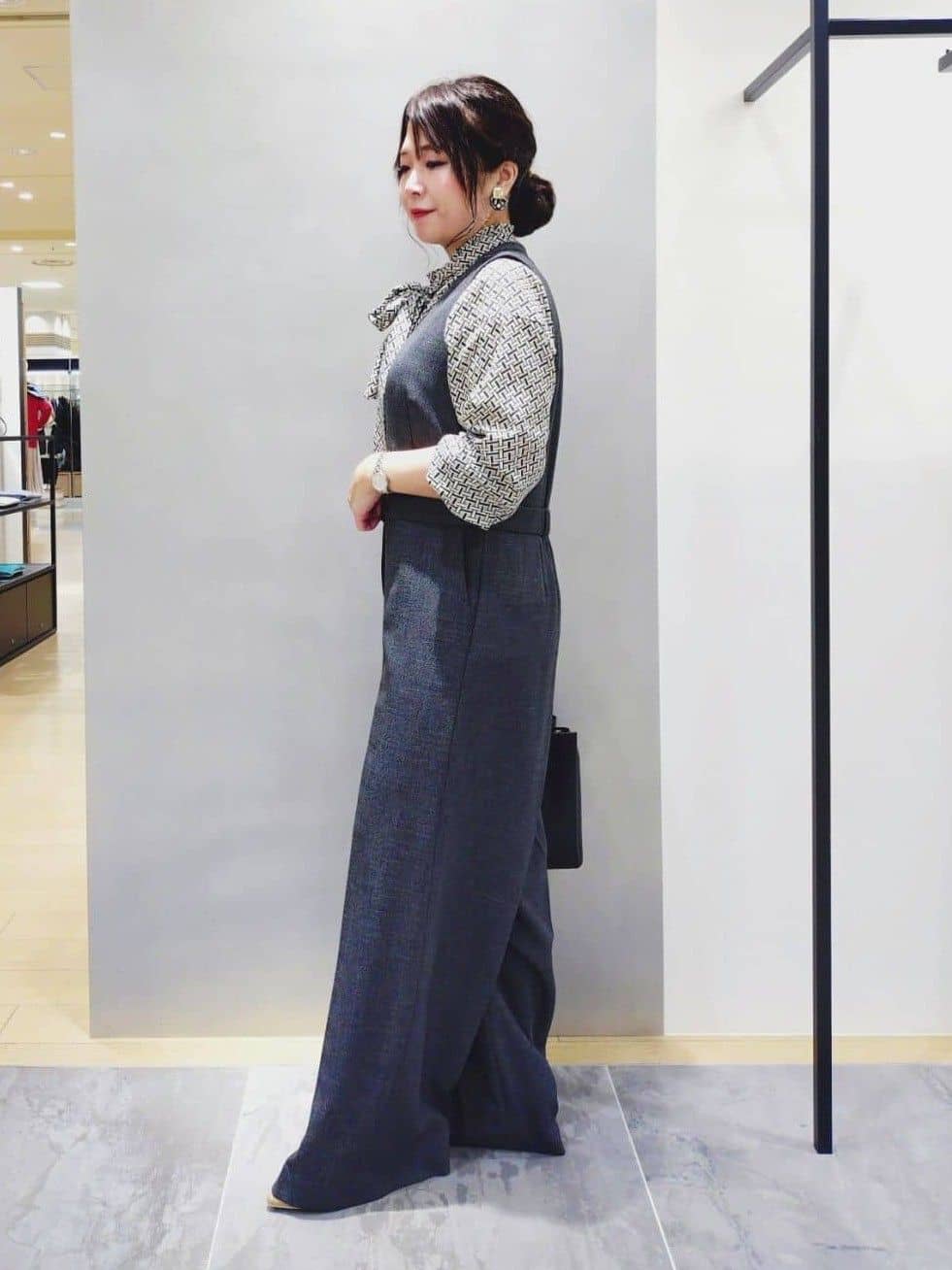 TOMOMIさんの「INDIVI｜ジオメプリントボウタイブラウス」を使ったコーディネート