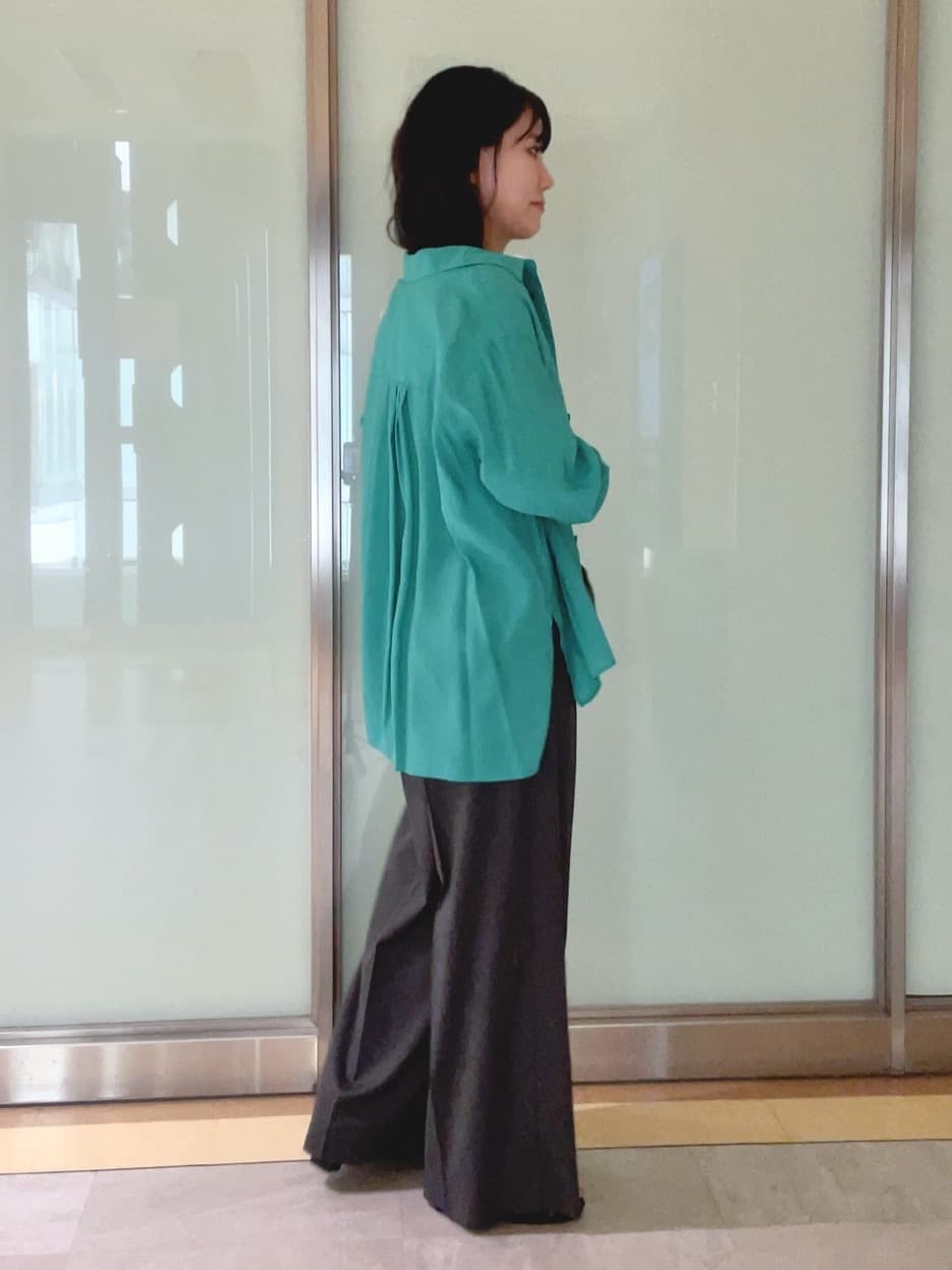 mayutaさんの「INDIVI｜【体型カバー／清涼感】シアーオーバーシャツ」を使ったコーディネート