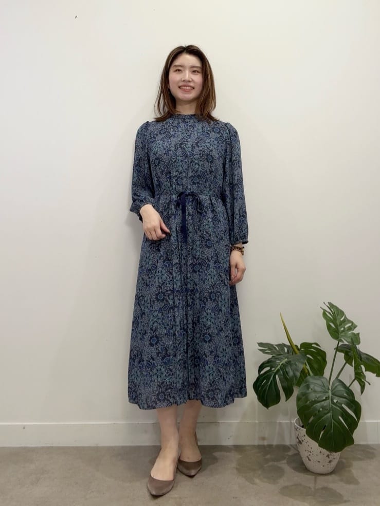 Suma Una本部スタッフさんの「SunaUna｜◆【co creation and yours／SS～L】レースプリーツワンピース」を使ったコーディネート