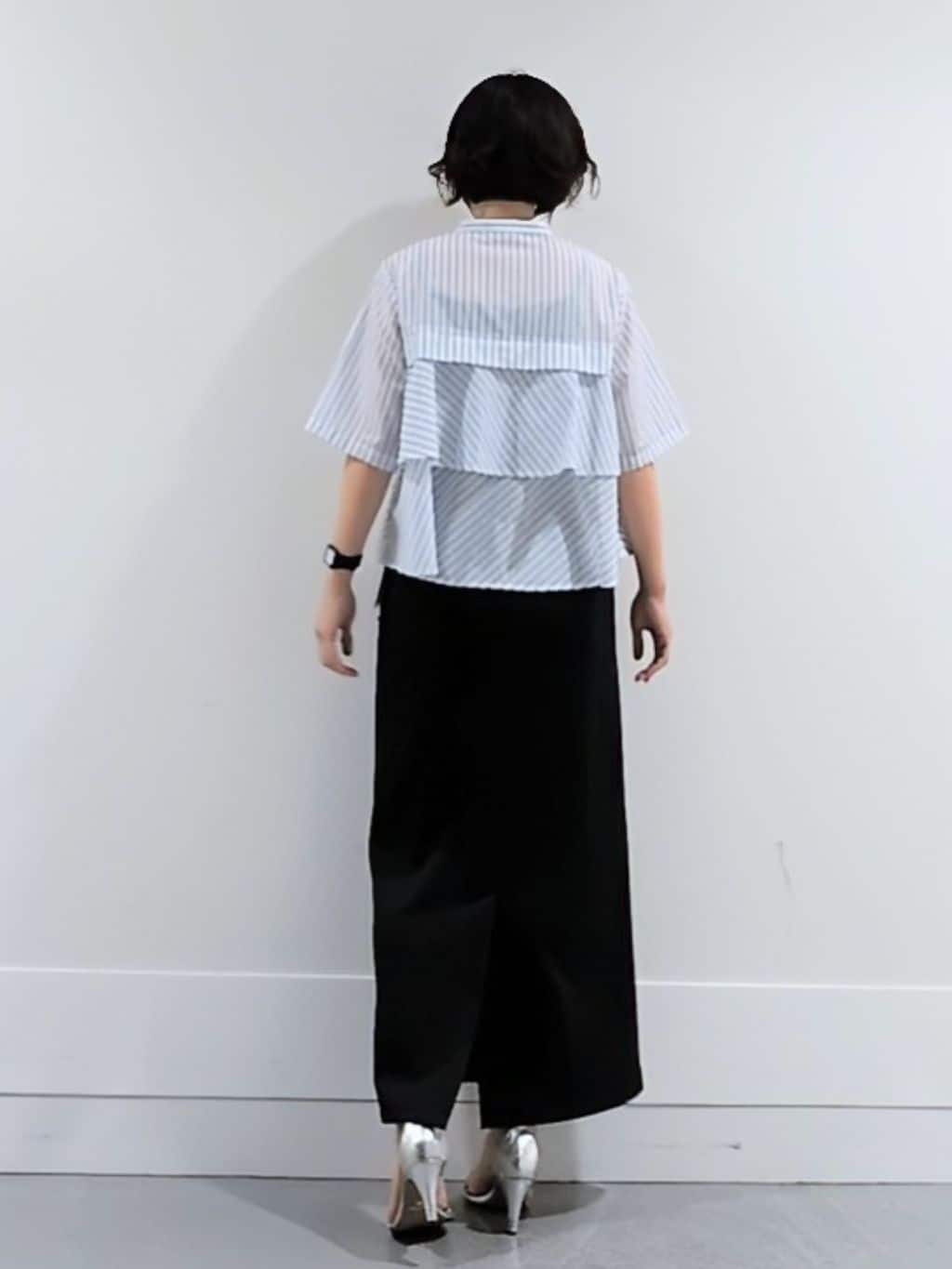 ミズタさんの「UNTITLED｜【短丈/前ボタン/五分袖】ストライプフリルシャツ」を使ったコーディネート