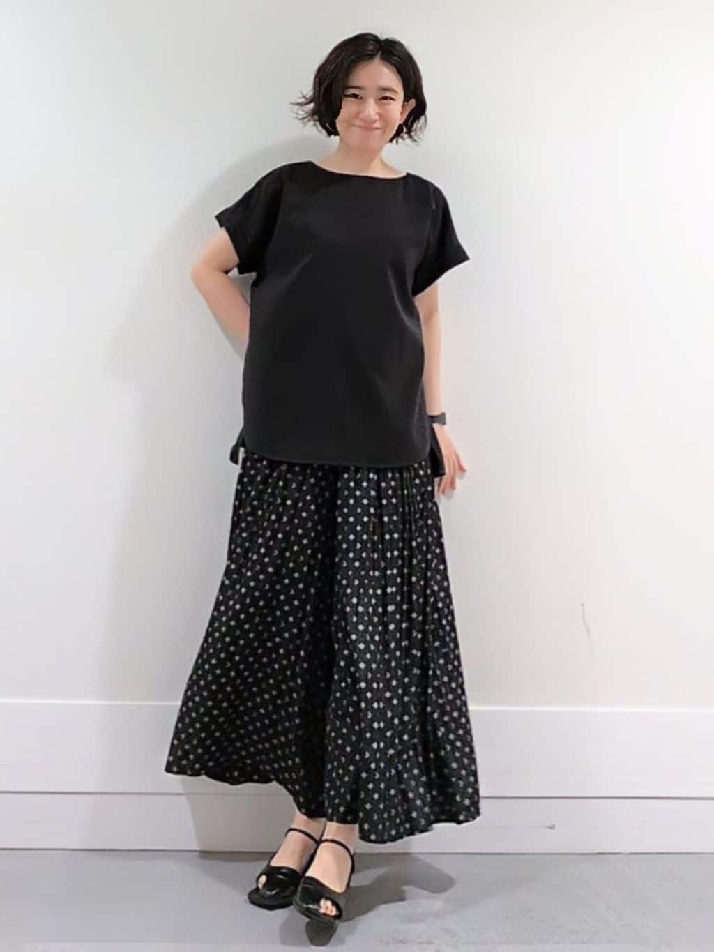 ミズタさんの「UNTITLED｜【セットアップ可/はっ水/通勤】リラククール 半袖ブラウス」を使ったコーディネート