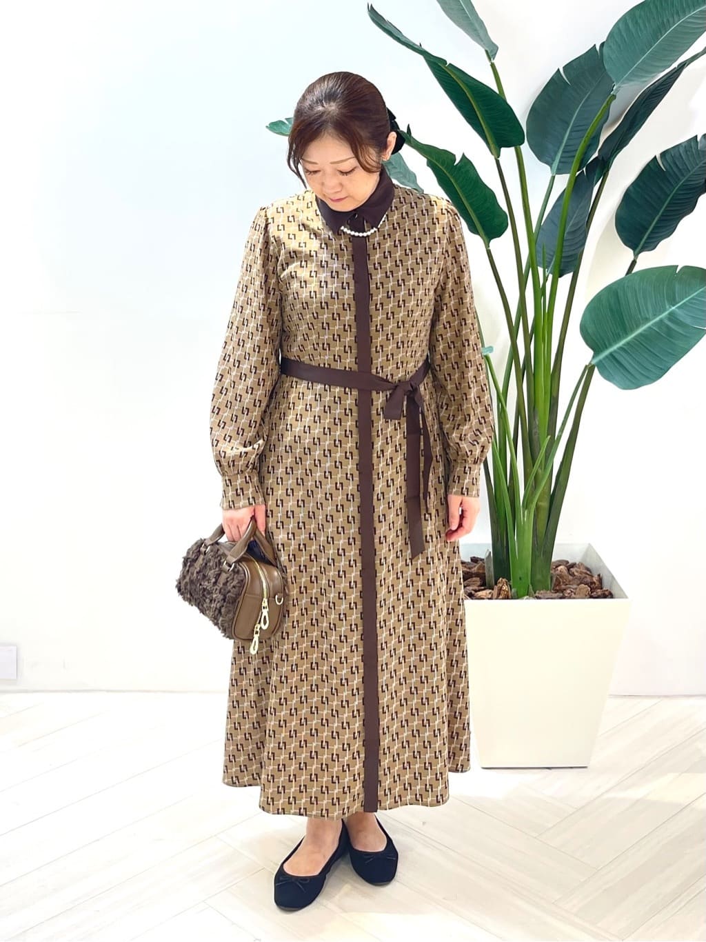 Tomoさんの「UNTITLED｜【ウエストリボン/前開きボタン/レトロモダン】チェーン柄フレアワンピース」を使ったコーディネート