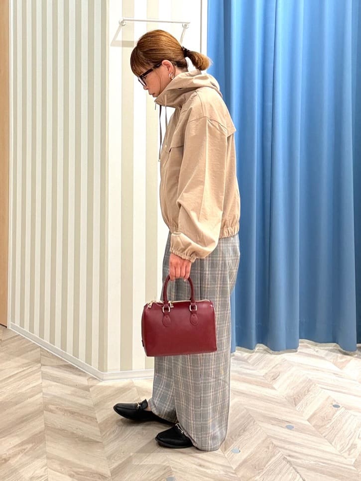 えみ子さんの「SHOO･LA･RUE｜【洗濯機可/S-LL】すっきり上品きれい見え タックワイドパンツ」を使ったコーディネート
