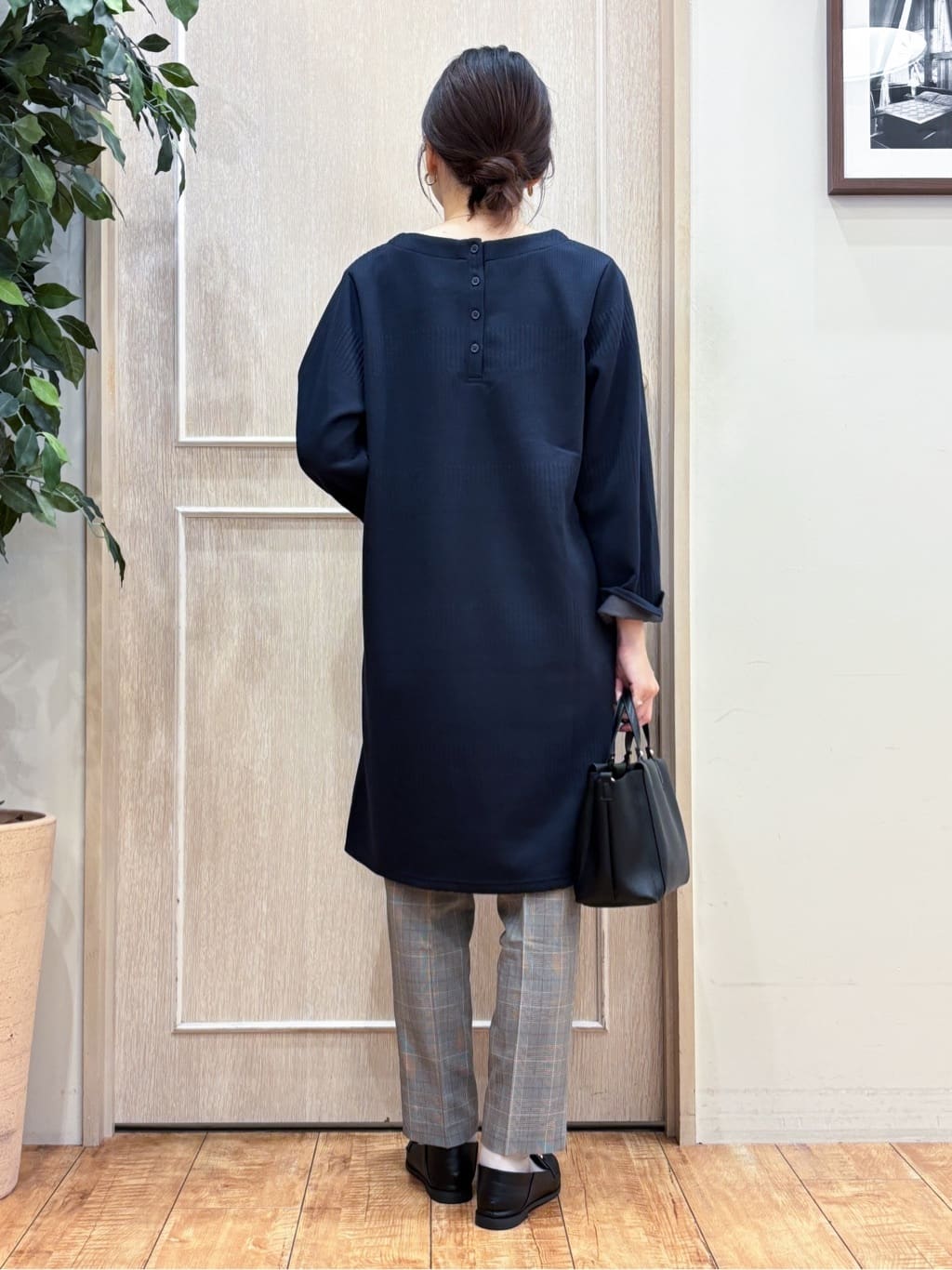 なみさんの「SHOO･LA･RUE｜【高レビュー/SS-LL/美脚シルエット】すっきりきれい見え テーパードパンツ」を使ったコーディネート