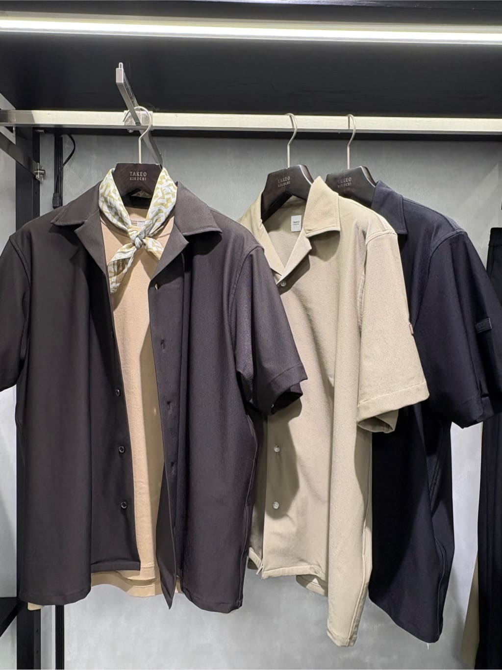 s___sさんの「TAKEO KIKUCHI｜【COOL CITY WEAR】エアートール オープンカラーシャツ /接触冷感・通気性」を使ったコーディネート