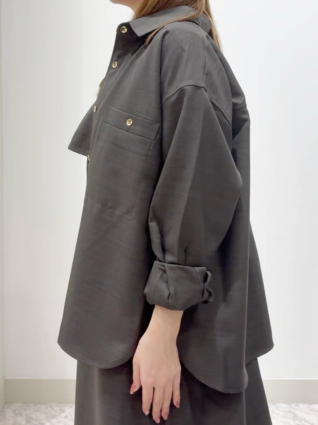 しかっちさんの「grove｜【カセット服/選べる着丈】洗濯機で洗えるオーバーシャツ」を使ったコーディネート