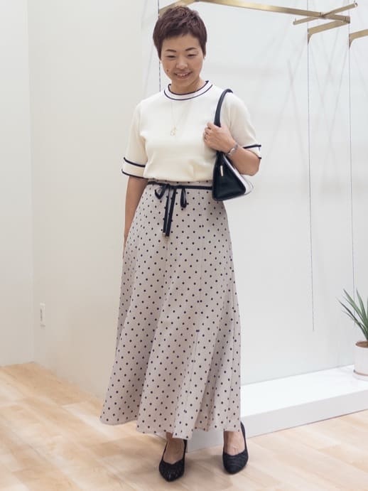 シュウコさんの「grove｜ドットで華やぐ　軽やかマーメイドスカート」を使ったコーディネート