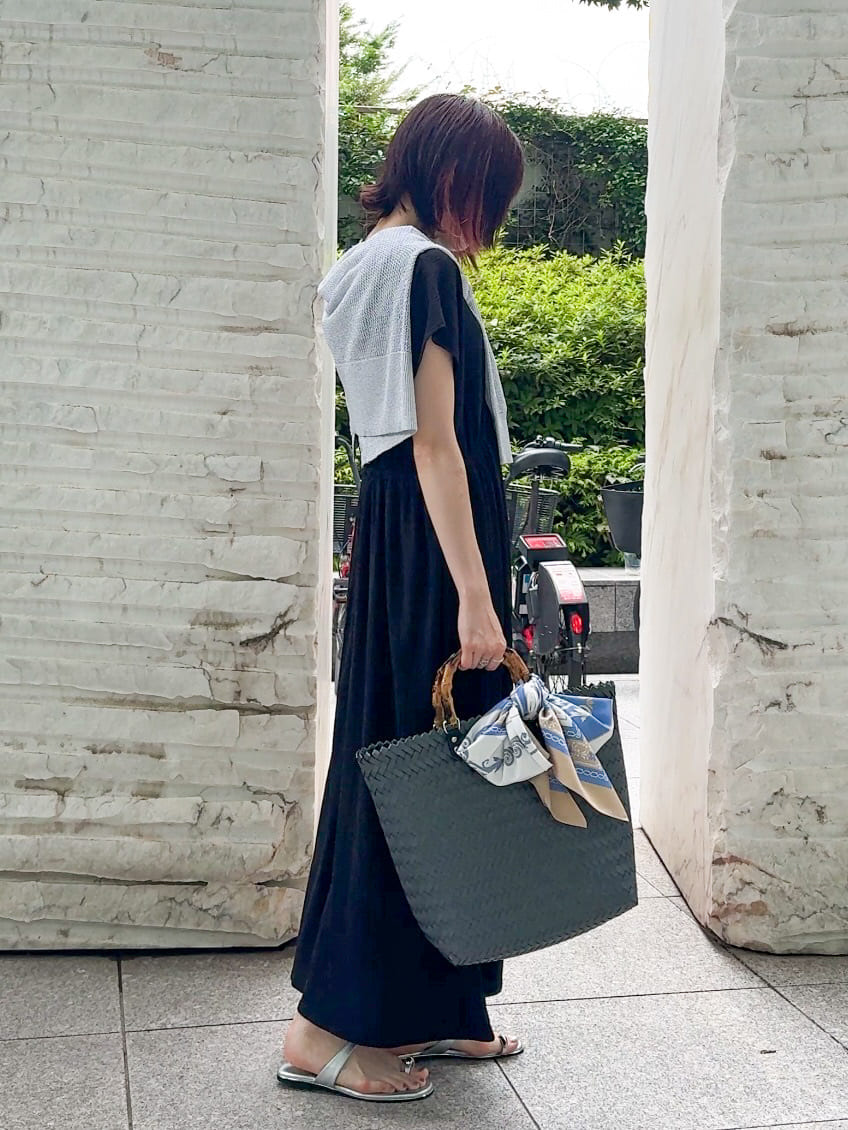 𝐜𝐡𝐢𝐤𝐚さんの「SHOO･LA･RUE｜【前後2WAY】さらりと大人上品に 楊柳フレンチワンピース」を使ったコーディネート