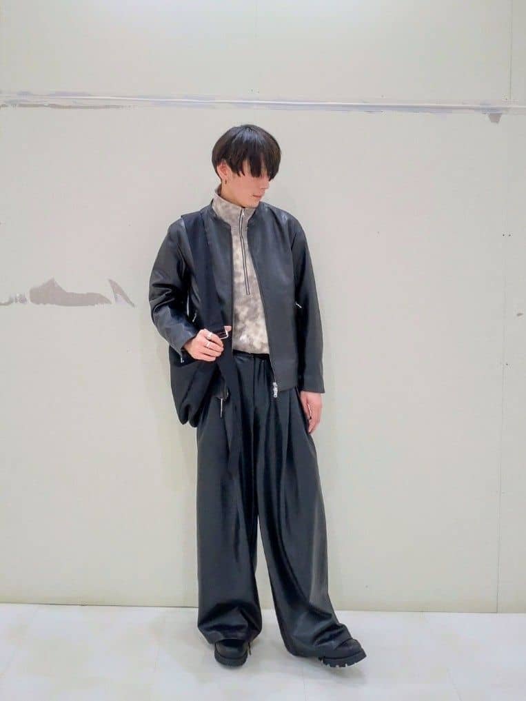 KENさんの「tk.TAKEO KIKUCHI｜グランパバギースラックス」を使ったコーディネート