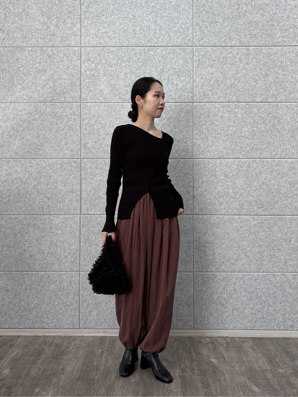 ひなさんの「INDIVI｜ウエストギャザーパンツ」を使ったコーディネート