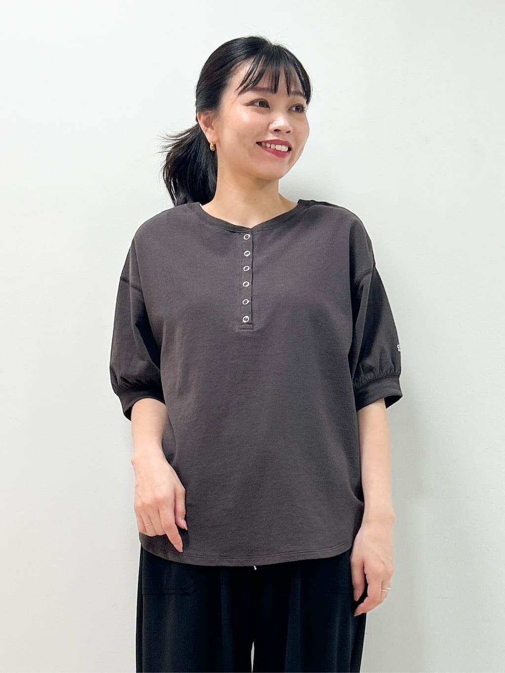 Kaiさんの「Dessin｜【360度可愛い/前後2WAY/洗える】ライトコットンヘンリーカットソー」を使ったコーディネート