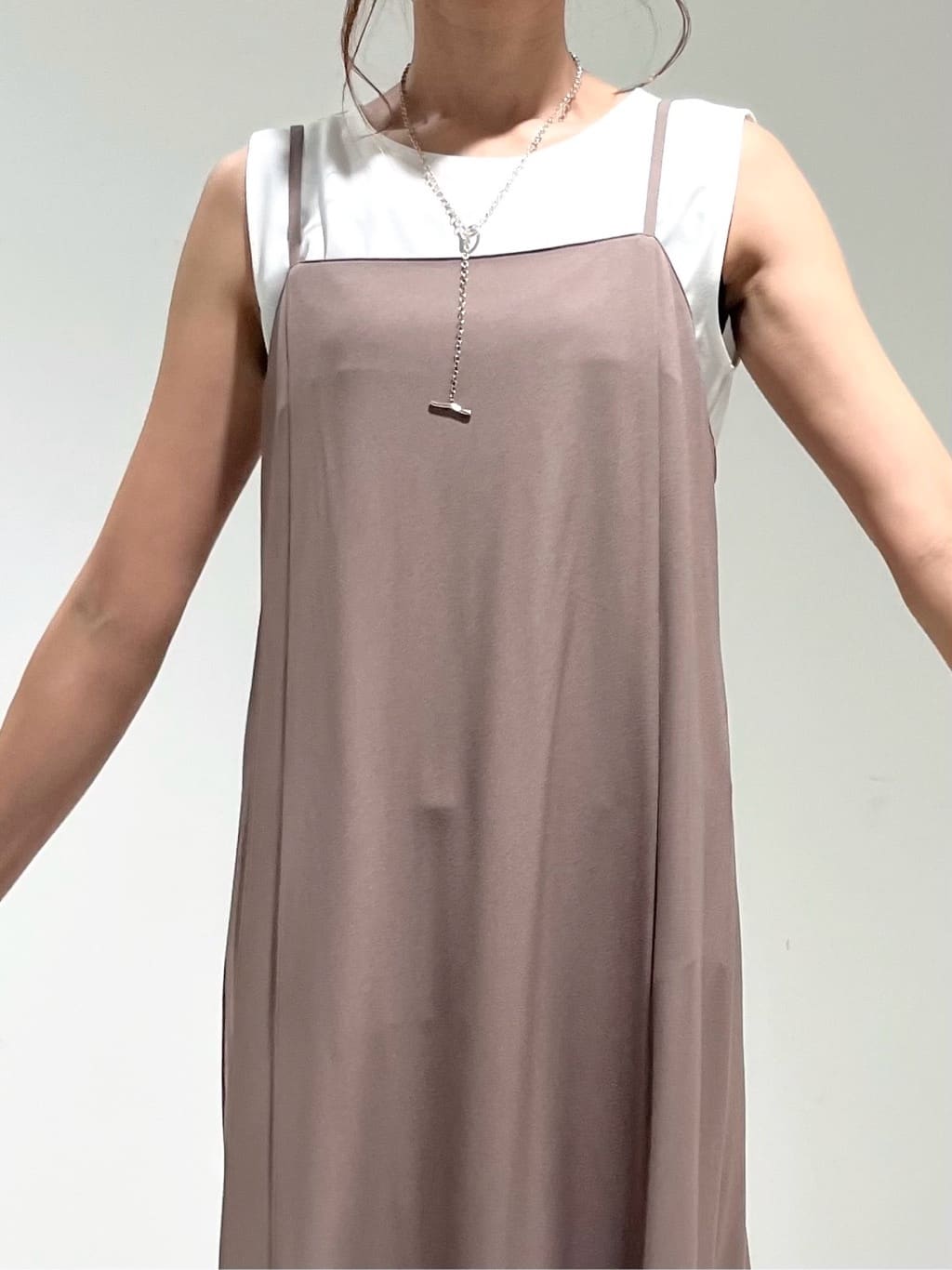 shioriさんの「INDIVI｜【UVケア】エアリージョーゼット キャミワンピース」を使ったコーディネート