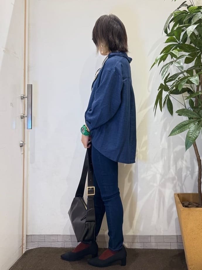misakiさんの「SHOO･LA･RUE｜【S-LL】インせず着られる デニムライク前開きブラウス」を使ったコーディネート