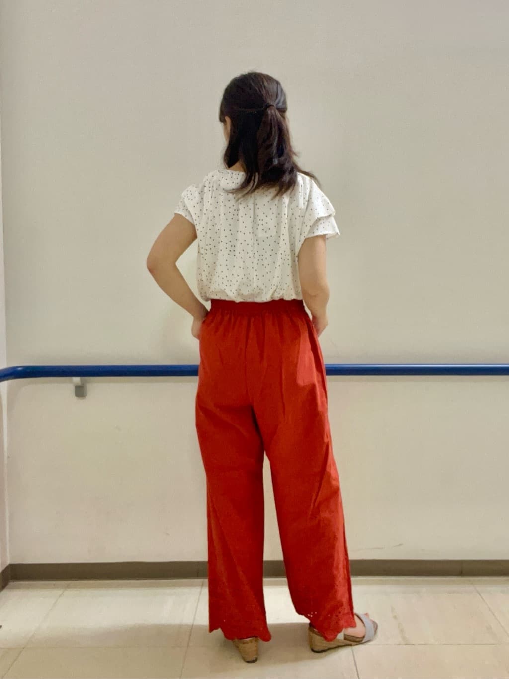 あもさんの「SHOO･LA･RUE｜【S-LL/ひんやり】きちんと見えで好印象 ドット柄デザイントップス」を使ったコーディネート