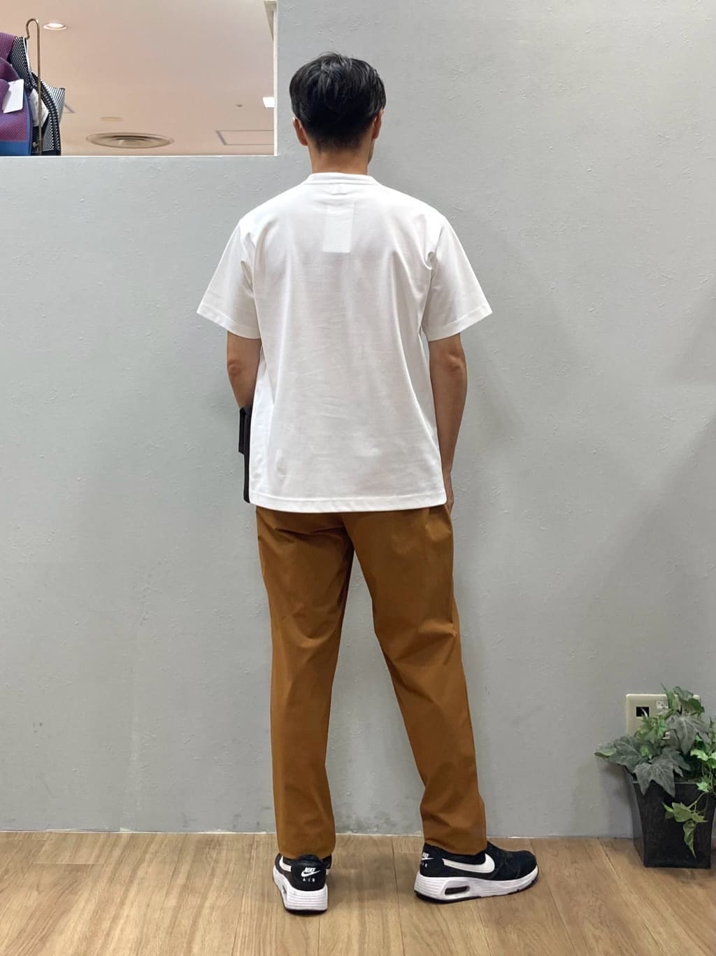 シュンさんの「TAKEO KIKUCHI｜【COOL CITY WEAR】ワンポイント刺しゅう ポケットTシャツ /接触冷感」を使ったコーディネート