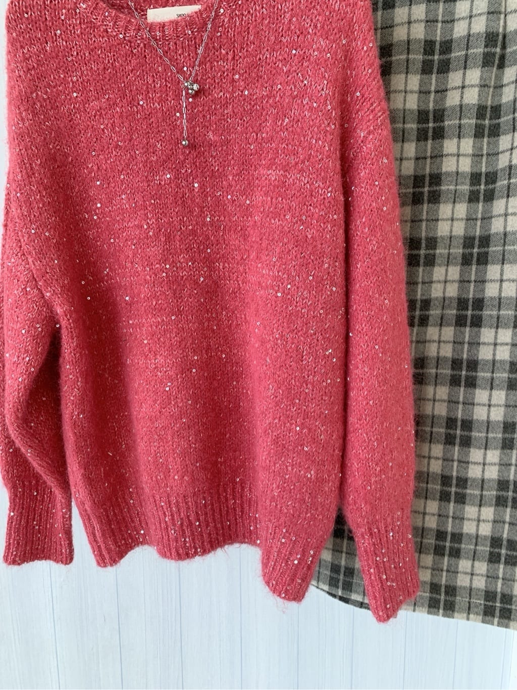 misaさんの「SHOO･LA･RUE｜【洗濯機可/S-LL】上品にキラリと華やぐ スパンコールニット」を使ったコーディネート