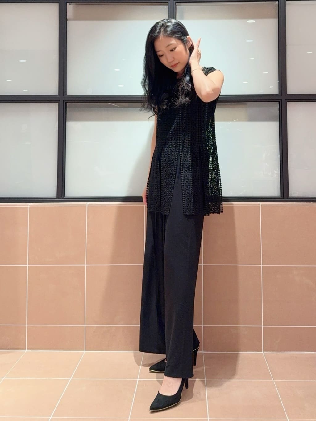 kaoriさんの「ESPERANZA｜【レイン対応/12時間パンプス】約8.5cm　歩きやすくて疲れにくい」を使ったコーディネート