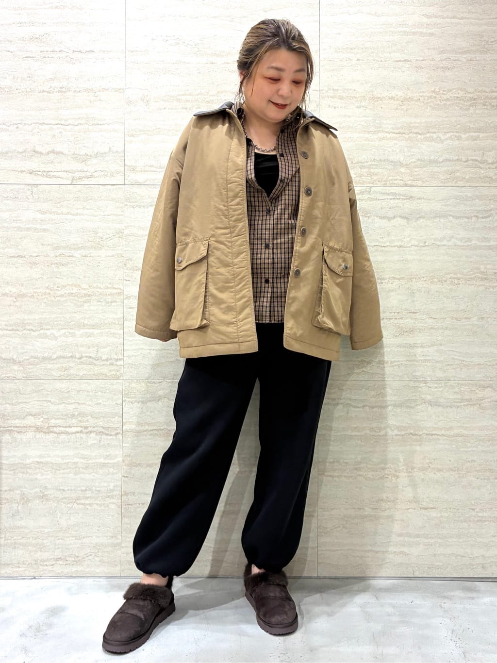 emiさんの「OPAQUE.CLIP｜《CLASSY掲載》ステンカラー中綿コート【洗濯機OK】」を使ったコーディネート
