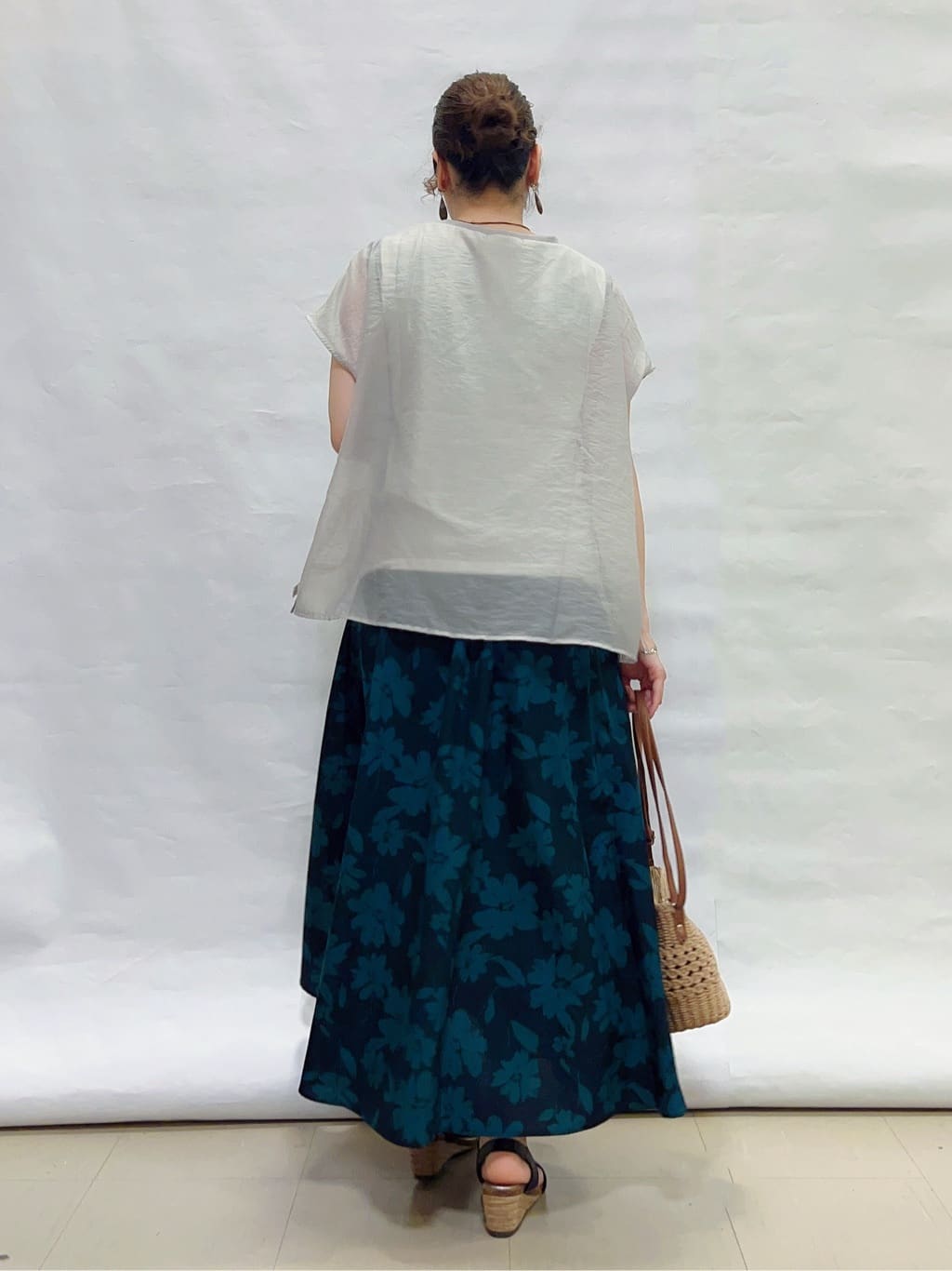 まっつんさんの「SHOO･LA･RUE｜【洗える/S-LL】上品なシアー感 レイヤード風トップス」を使ったコーディネート