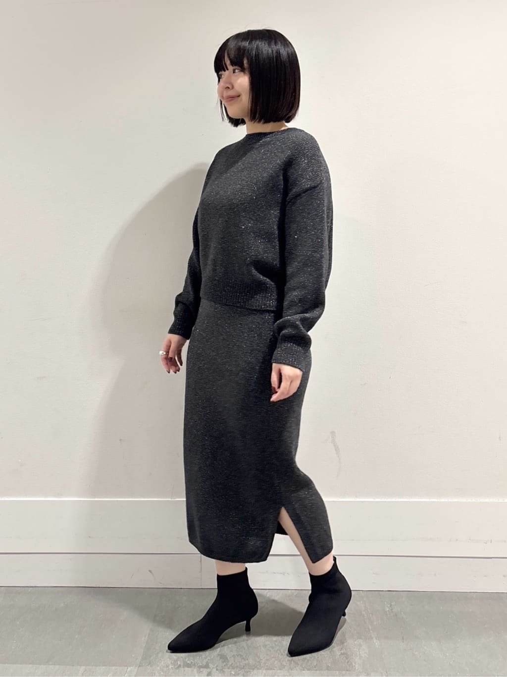 モエカさんの「UNTITLED｜【セットアップ可/ゆったり】ウール混ラメニット」を使ったコーディネート