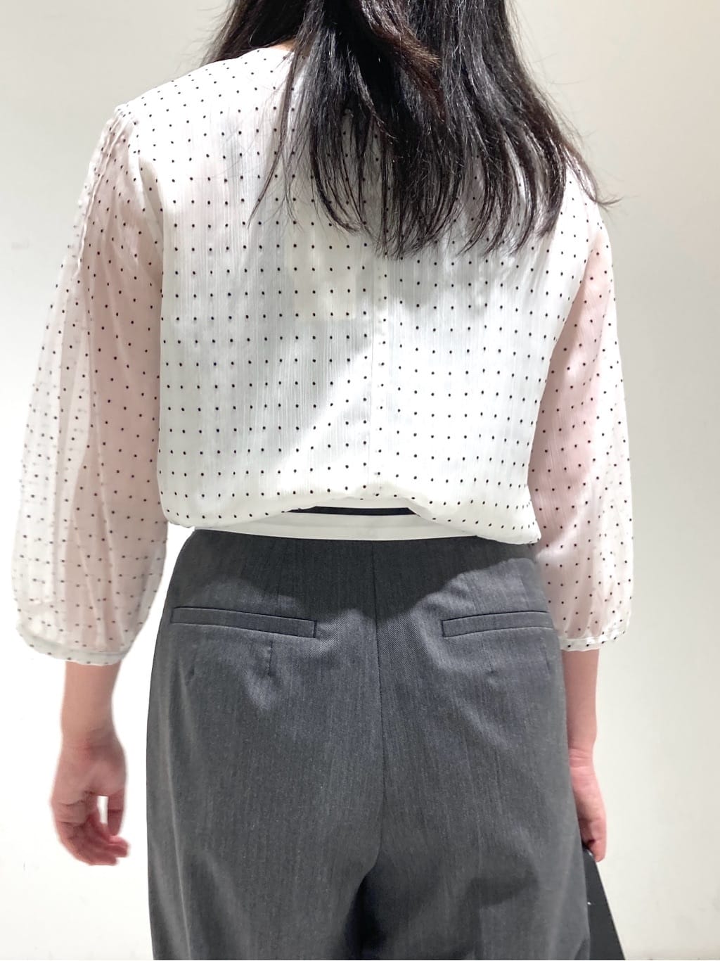 momokoさんの「INDIVI｜フロッキードットブラウス」を使ったコーディネート