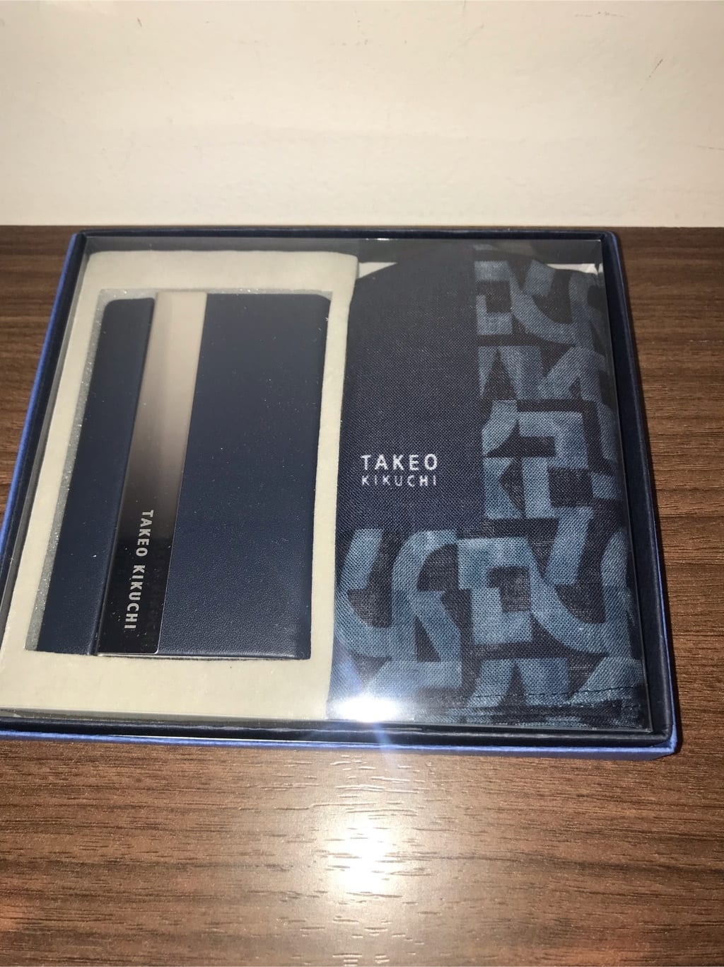 じゅんさんの「TAKEO KIKUCHI｜ハンカチ名刺入れセット」を使ったコーディネート