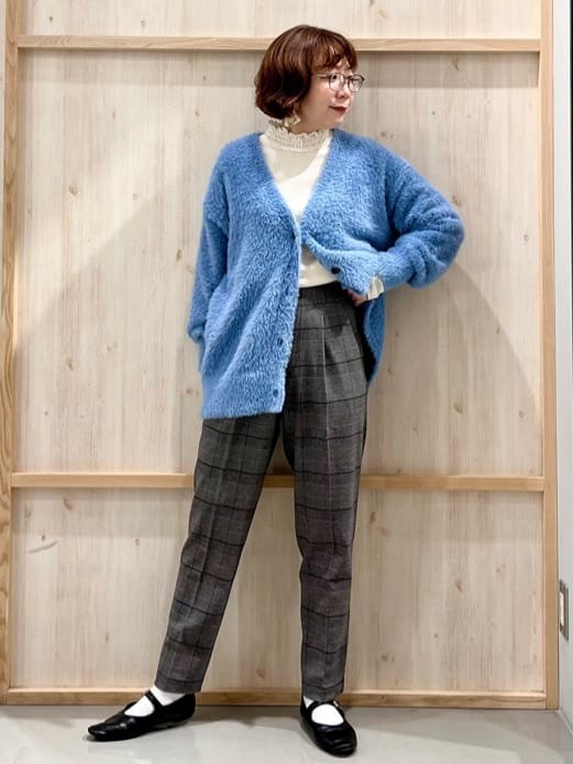 nakoさんの「THE SHOP TK｜【ふわふわあったか】フェザーカーディガン」を使ったコーディネート