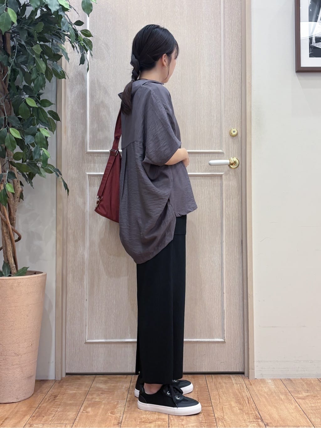 なみさんの「SHOO･LA･RUE｜【洗える/S-LL/5分袖】1枚でも羽織としても。さらさらドレープシャツ」を使ったコーディネート