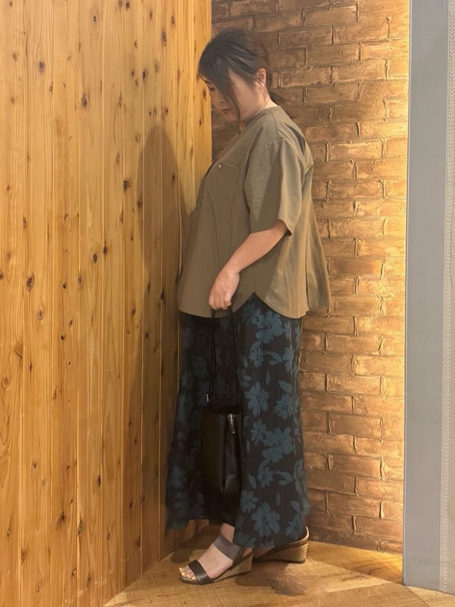 ゆかぴさんの「SHOO･LA･RUE｜【高レビュー/着丈選べる】華やかさをプラスする アソートロングスカート」を使ったコーディネート
