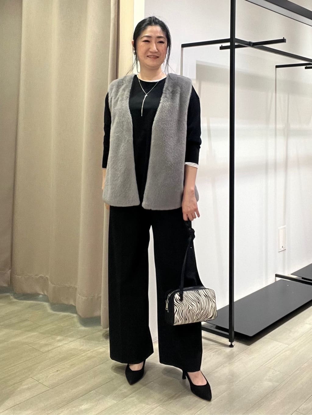 TOMOMIさんの「INDIVI｜ストレッチシアーロングTシャツ」を使ったコーディネート