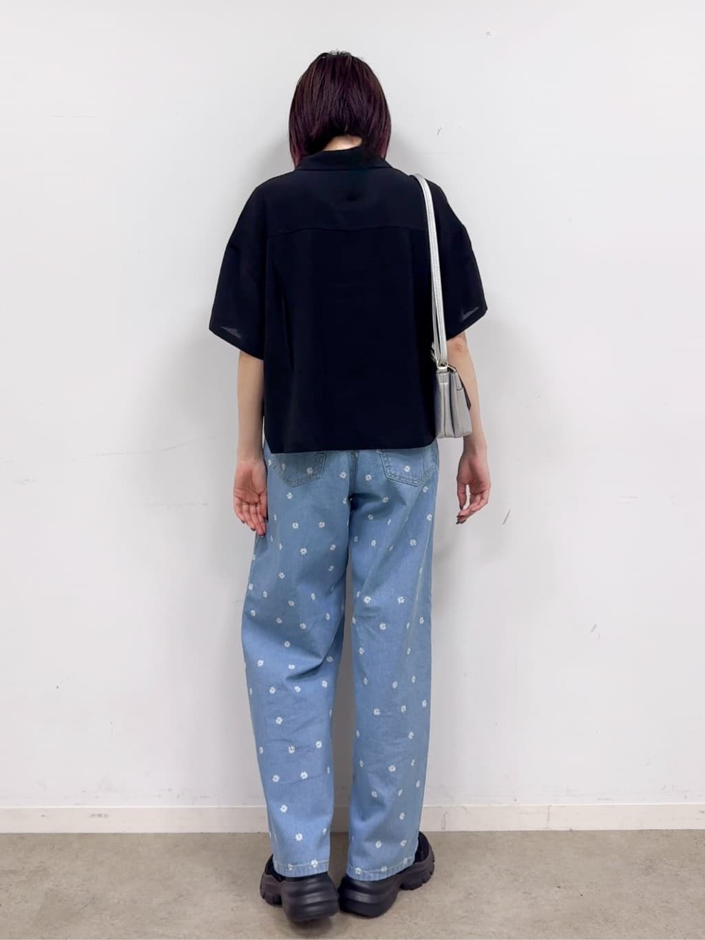 𝐜𝐡𝐢𝐤𝐚さんの「SHOO･LA･RUE｜【S-LL】一枚でサマ見え チュールドッキングシャツ」を使ったコーディネート