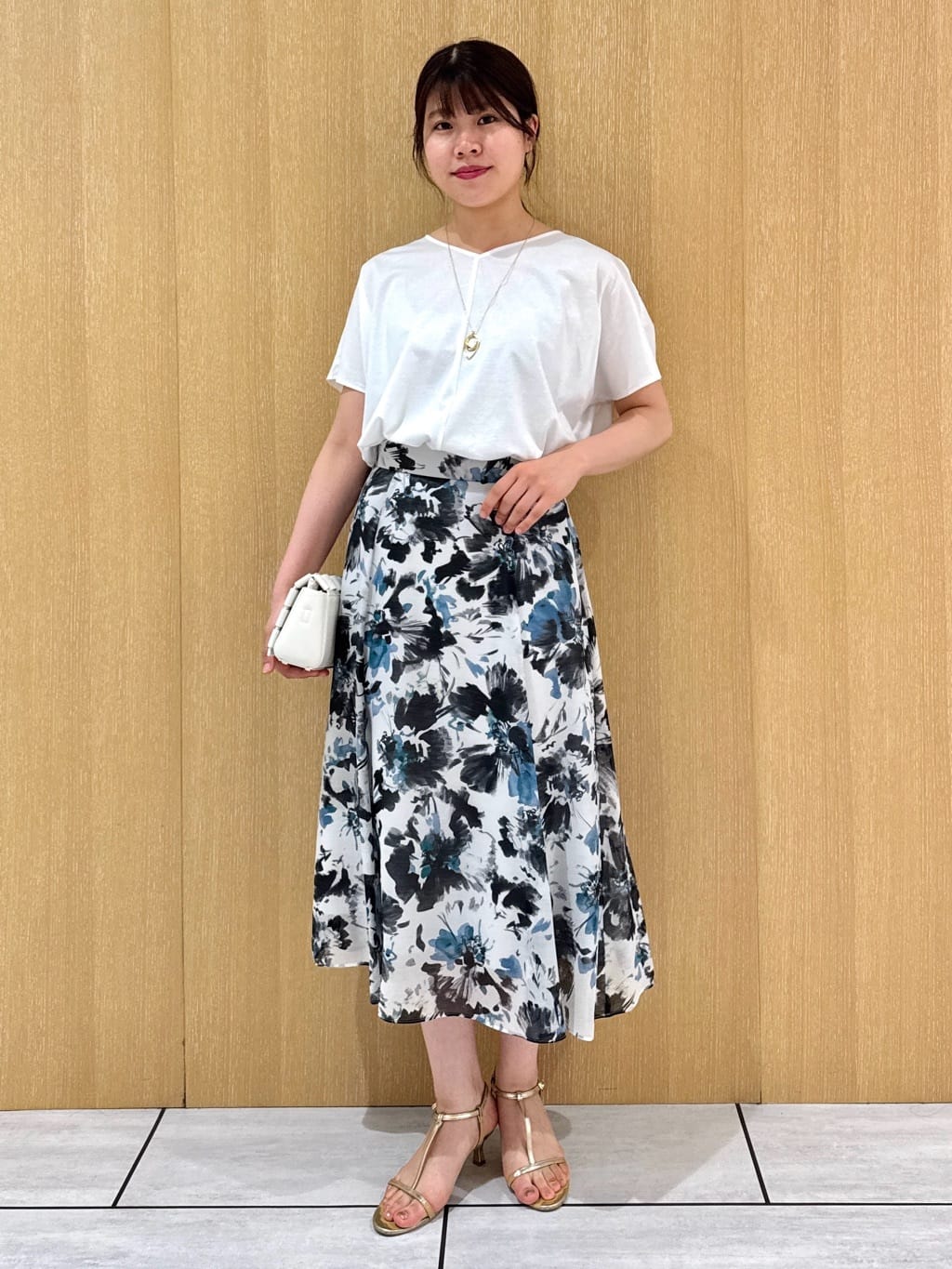 nanaさんの「UNTITLED｜【接触冷感/洗える】Vネックコットンプルオーバー」を使ったコーディネート
