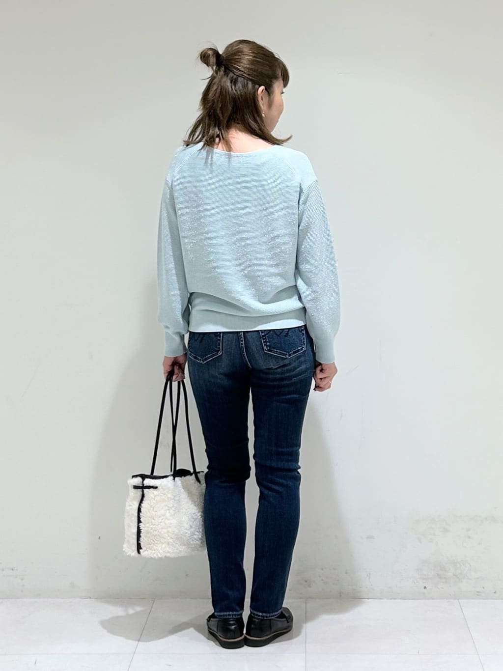 tsuyuさんの「INDIVI｜ボアミドルバッグ」を使ったコーディネート