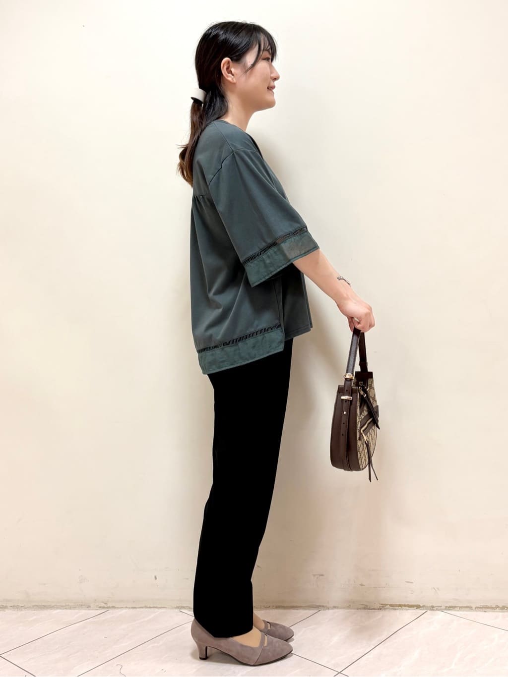 mikiさんの「Reflect｜【E‐QUALITY／体型カバー】シアー&times;レースデザインプルオーバー」を使ったコーディネート